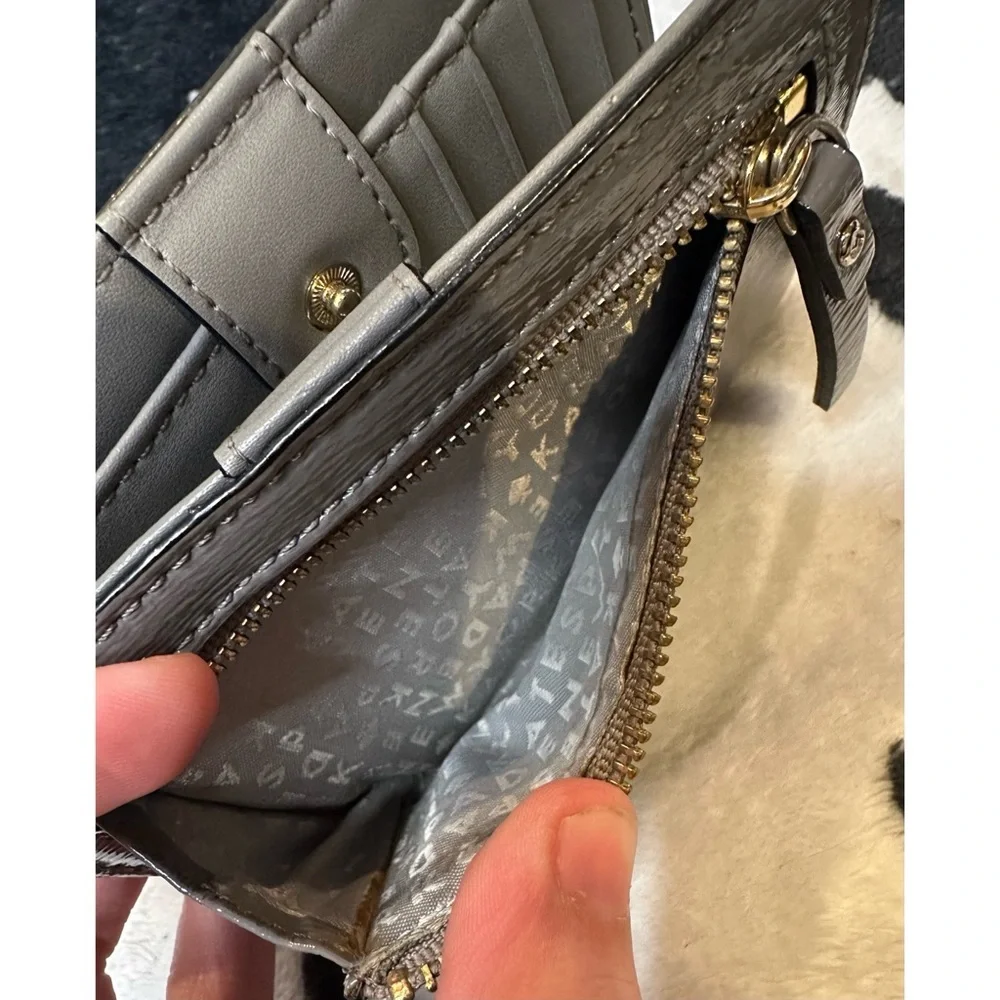 KATE SPADE Tellie Bixby Place Patent Leather‎ Bifold Wallet - Gray Dusk City